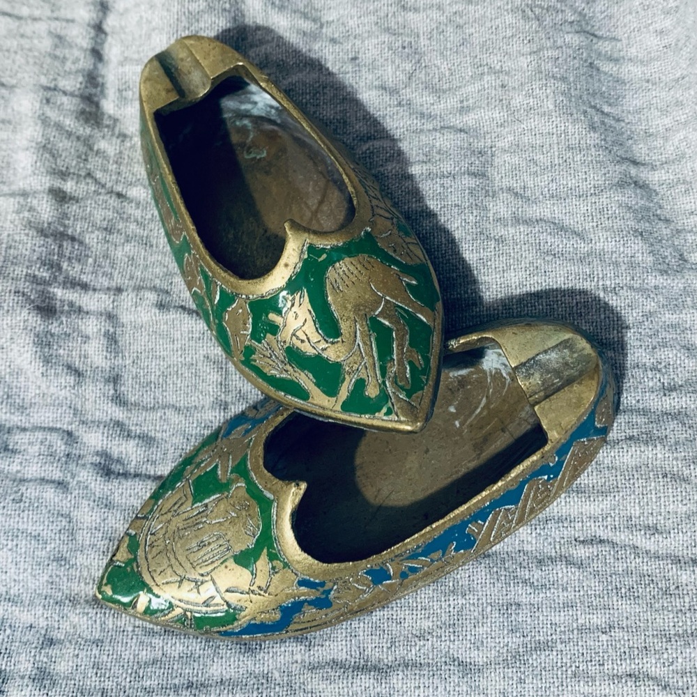 Brass Egyptian Mini Slipper Ashtrays | Babouches Égyptiennes en Laiton - Picture 2 of 4